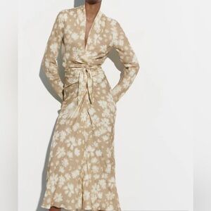 Zara Women's Beige‎ Printed Wrap Midi Dress Long Sleeve Sz M Bloggers Favorite